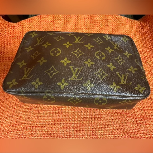 WOW Poshmark Authentic Louis Vuitton Case - Picture 15 of 16